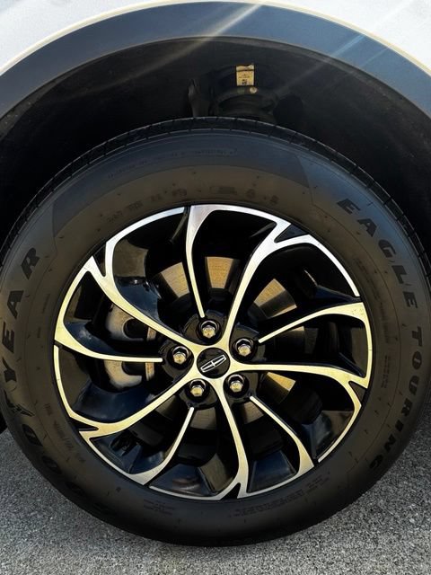 Used 2025 Lincoln Nautilus Premier AWD/4WD image 23