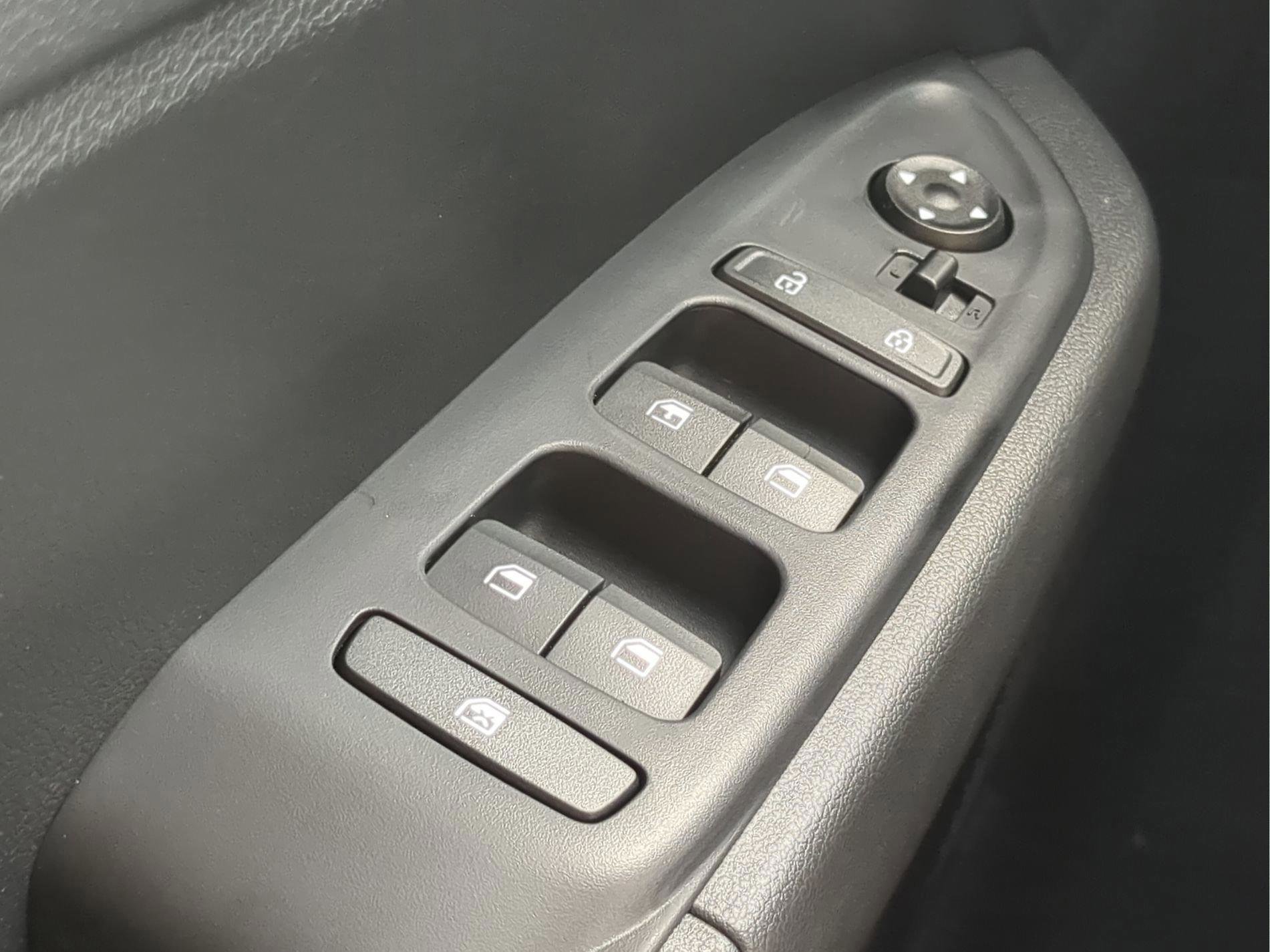 New 2026 Hyundai Venue SE FWD image 23