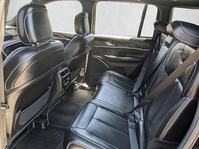Used 2023 Jeep Grand Cherokee Overland AWD/4WD image 18