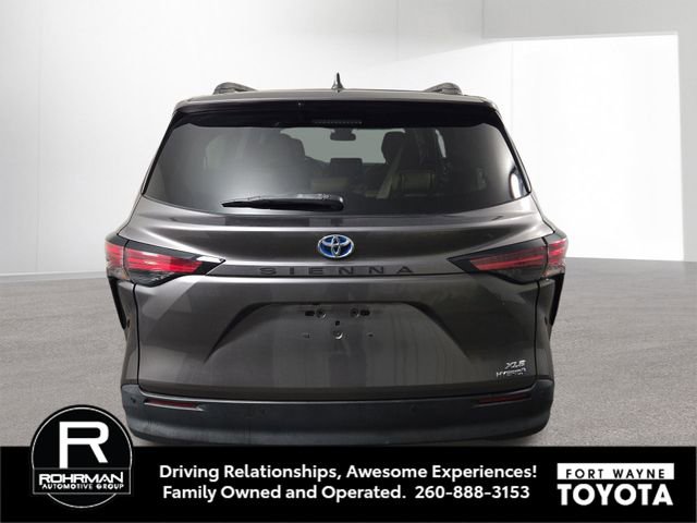 Used 2022 Toyota Sienna XLE w/ XLE Plus Package image 8