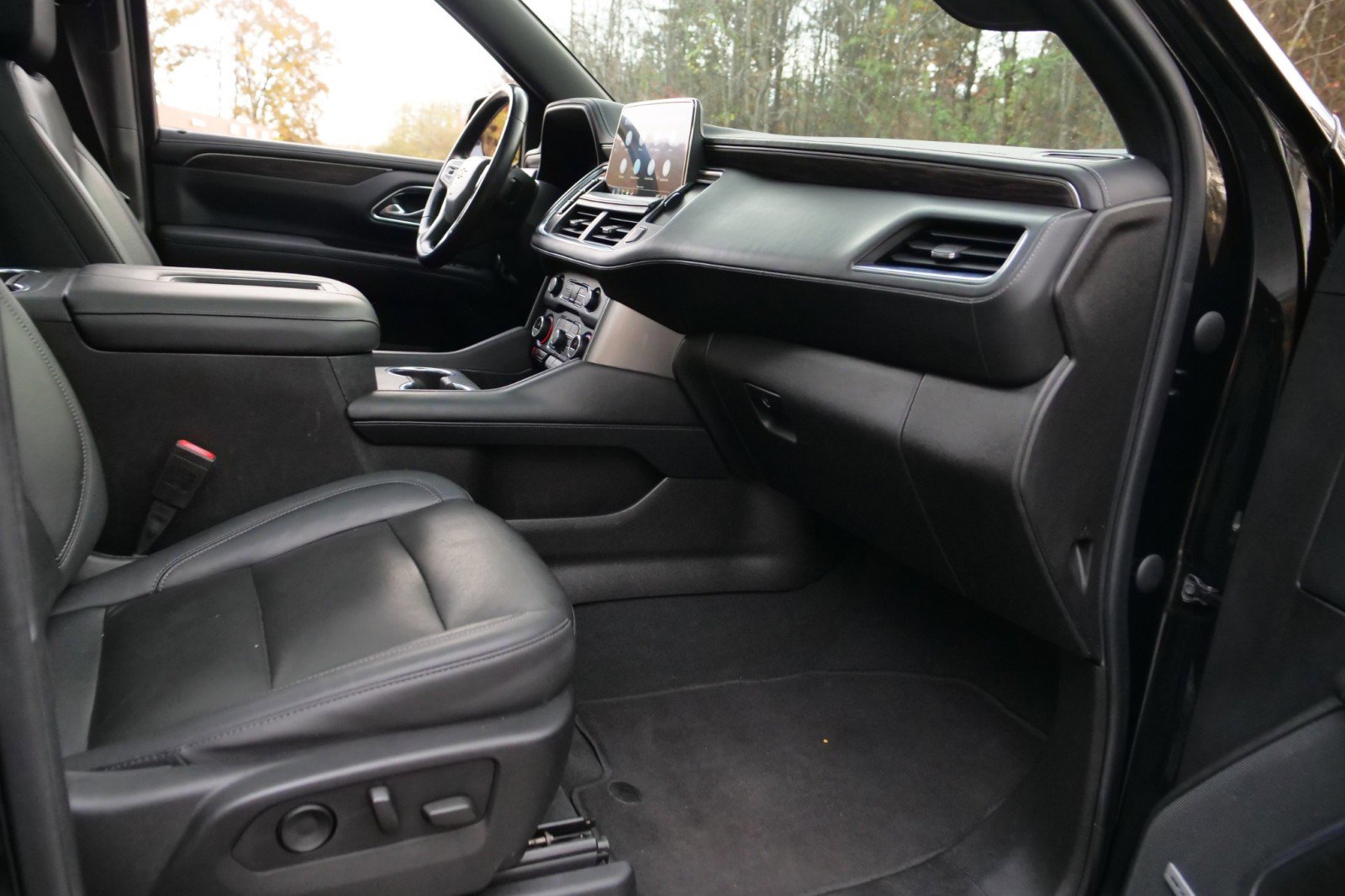 Used 2021 Chevrolet Suburban LT image 39