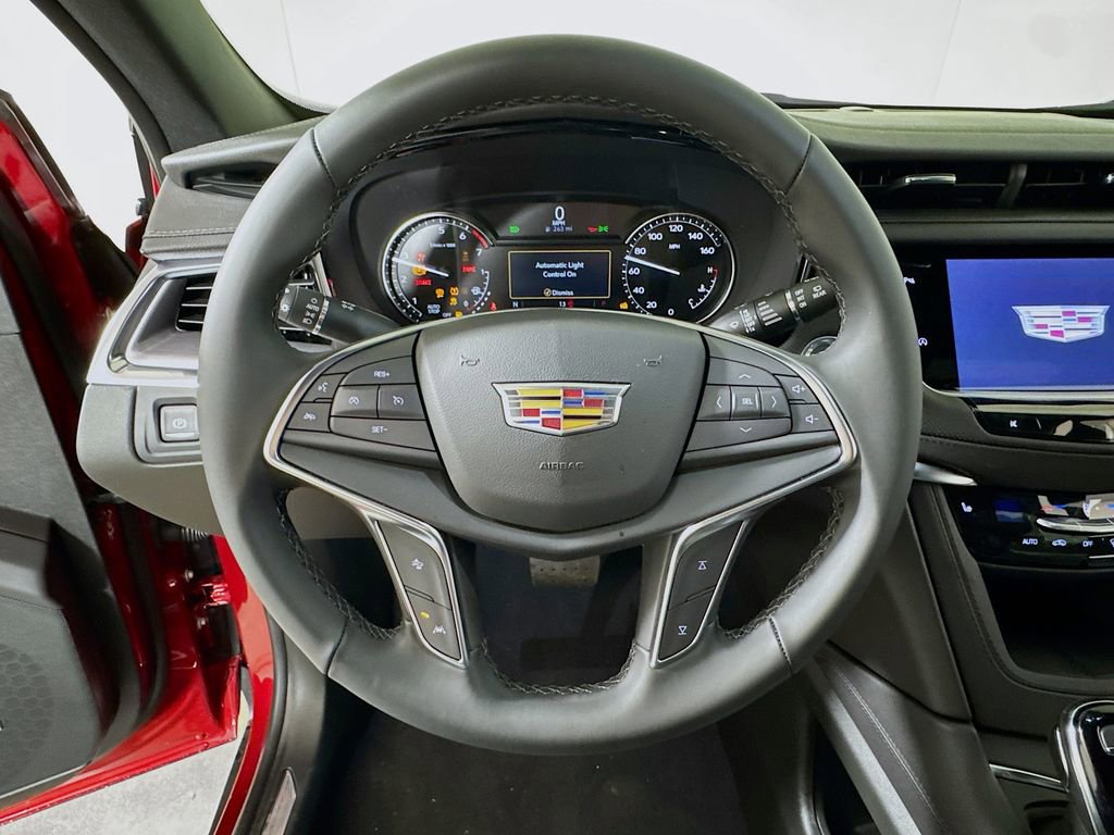 New 2026 Cadillac XT5 Luxury w/ LPO, ONYX Package image 6
