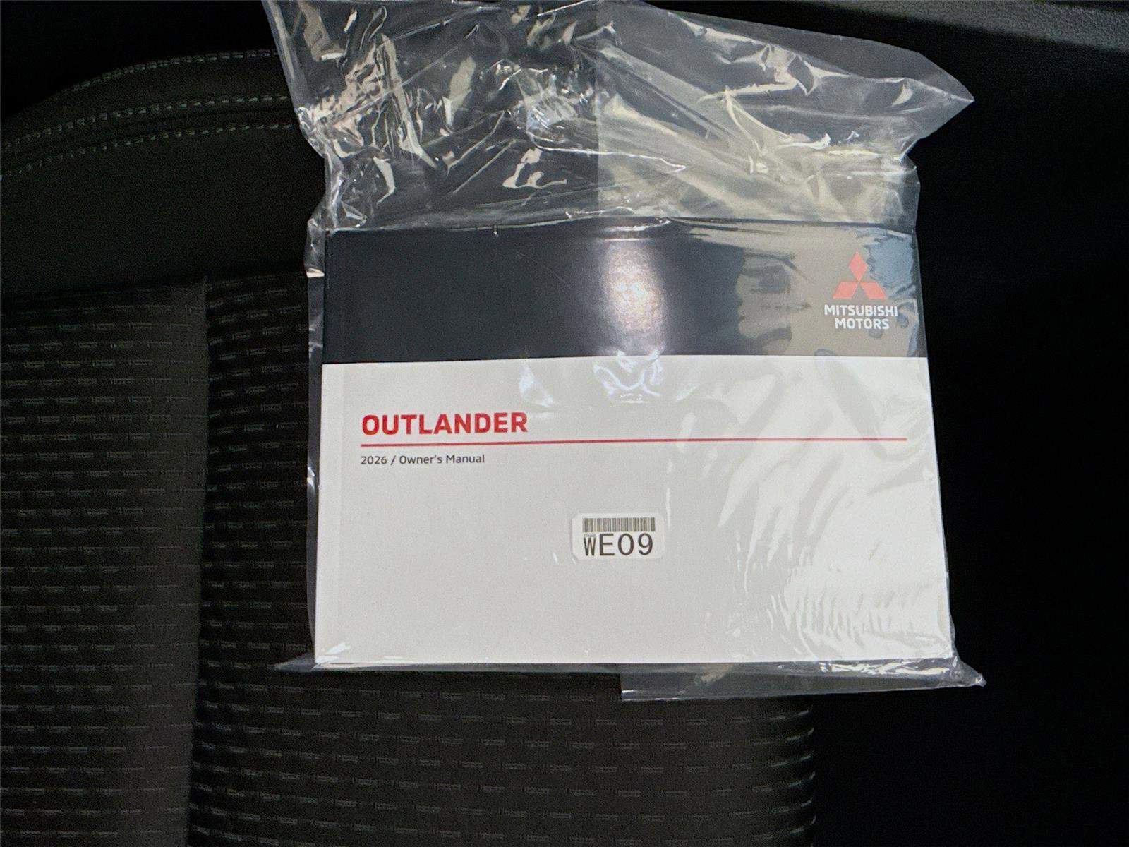 New 2026 Mitsubishi Outlander ES FWD image 21