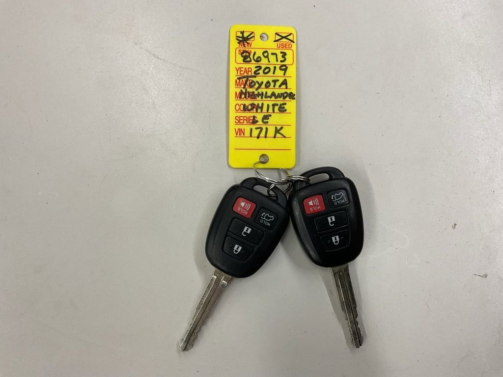 Used 2019 Toyota Highlander Plus AWD/4WD image 23