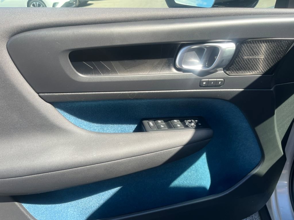 Used 2023 Volvo XC40 Recharge Ultimate image 8