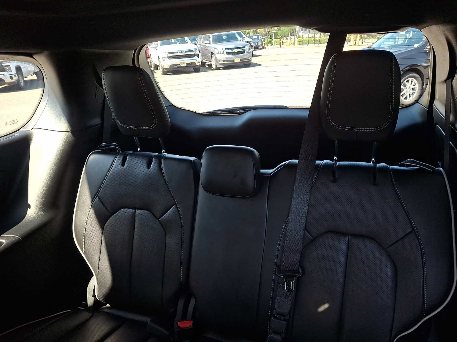 Used 2025 Chrysler Pacifica Limited FWD image 11