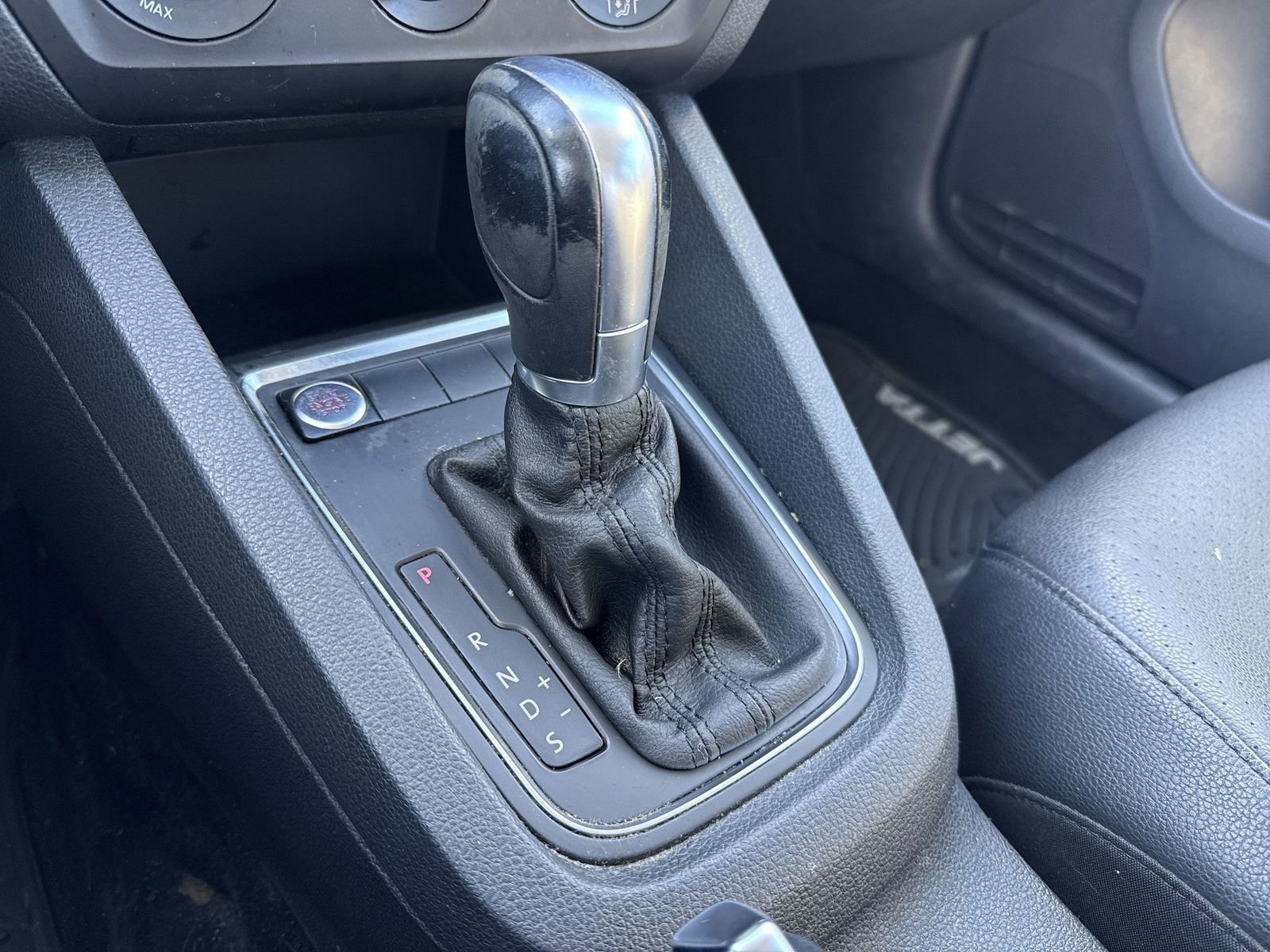 Used 2017 Volkswagen Jetta SE image 19