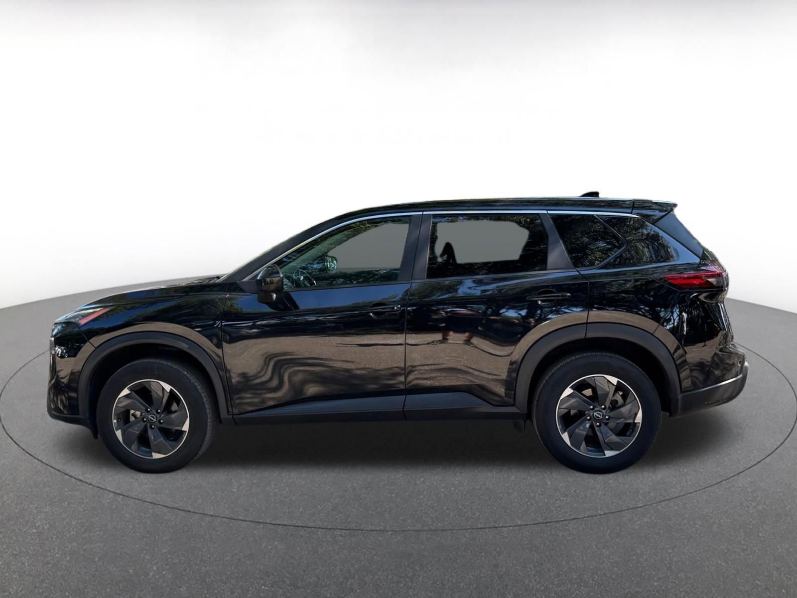 Used 2025 Nissan Rogue SV AWD/4WD image 4