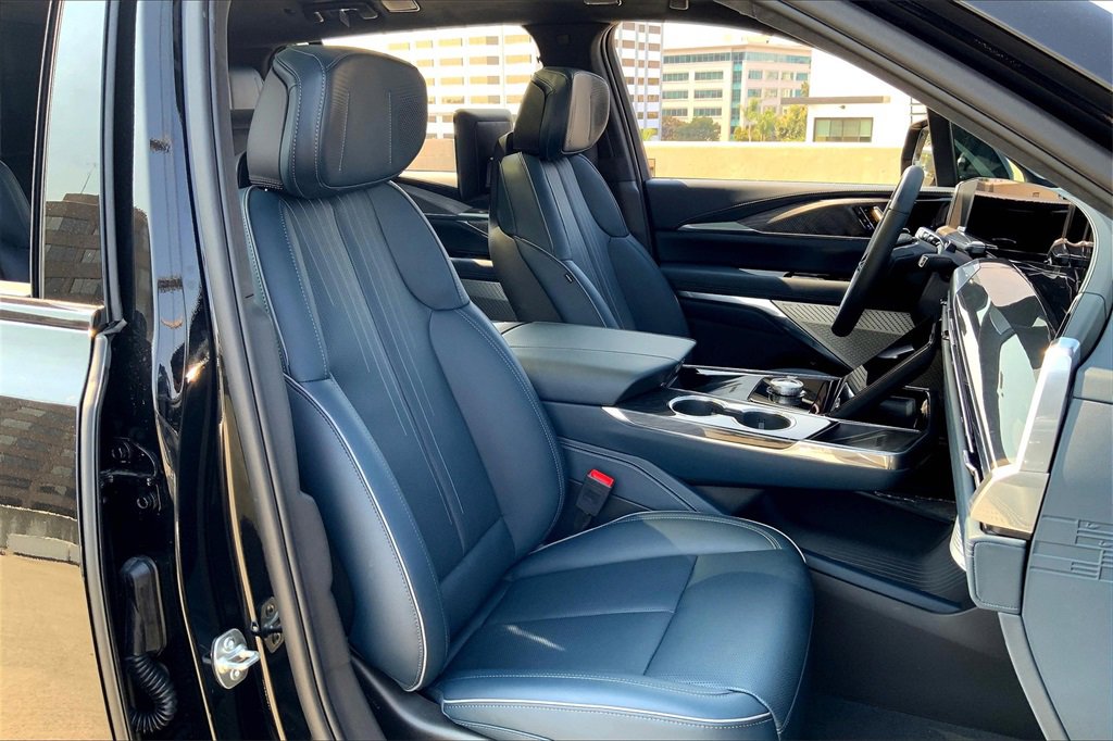 New 2026 Cadillac Escalade IQ Sport 2 w/ LPO, ONYX Package image 36