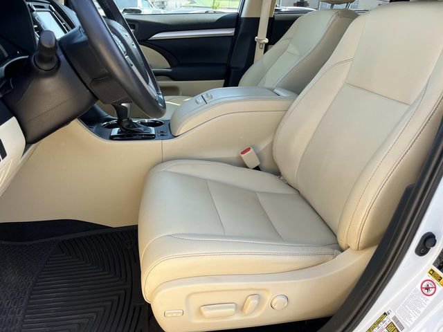 Used 2019 Toyota Highlander XLE AWD/4WD image 22
