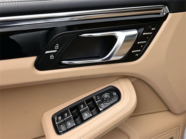 New 2026 Porsche Macan image 8