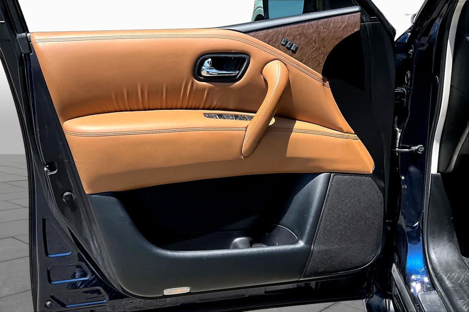 Used 2017 INFINITI QX80 Signature Edition RWD image 25