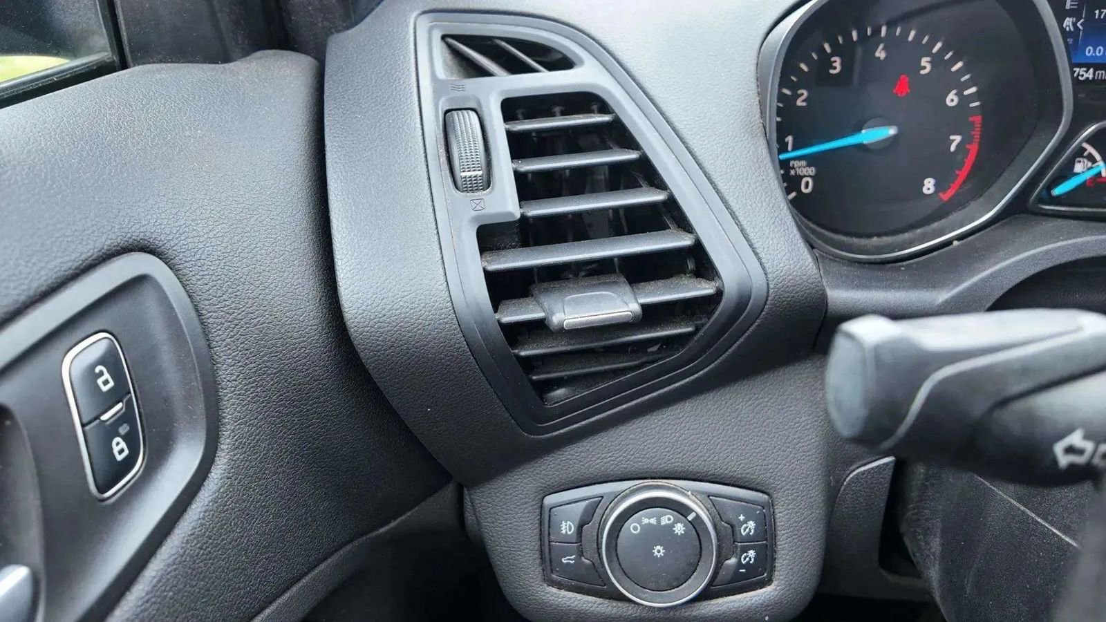 Used 2017 Ford Escape SE w/ Equipment Group 201A image 17