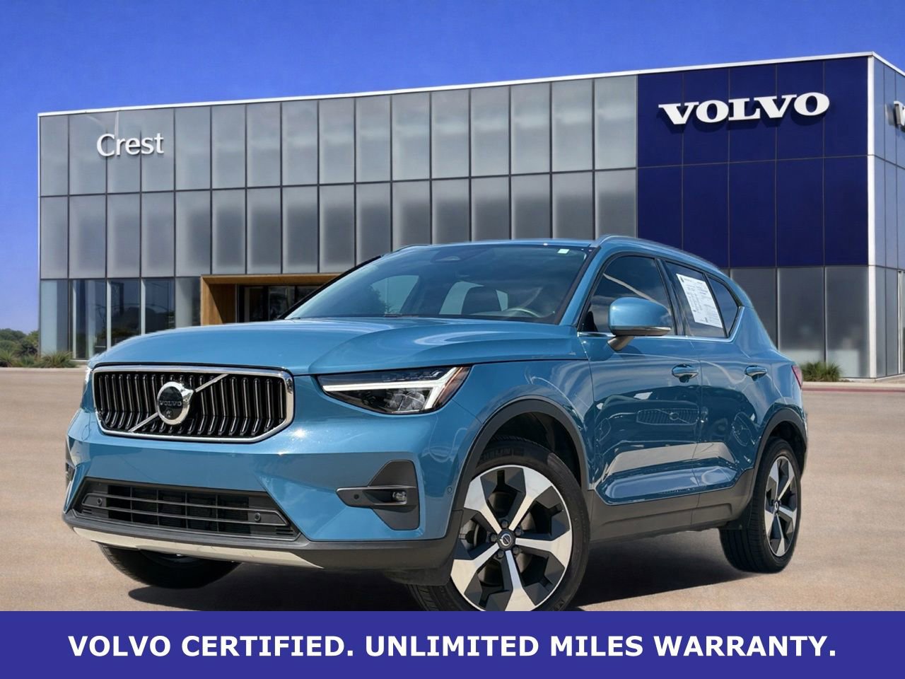 Certified 2025 Volvo XC40 B5 Plus AWD/4WD image 1