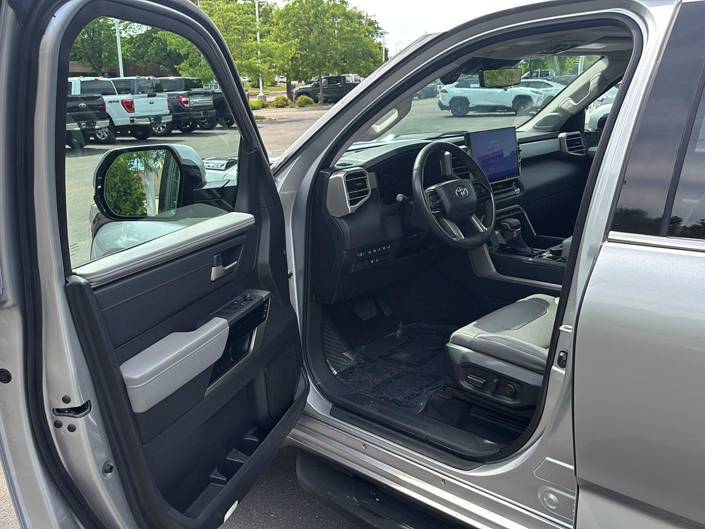 Used 2022 Toyota Tundra Limited AWD/4WD image 2