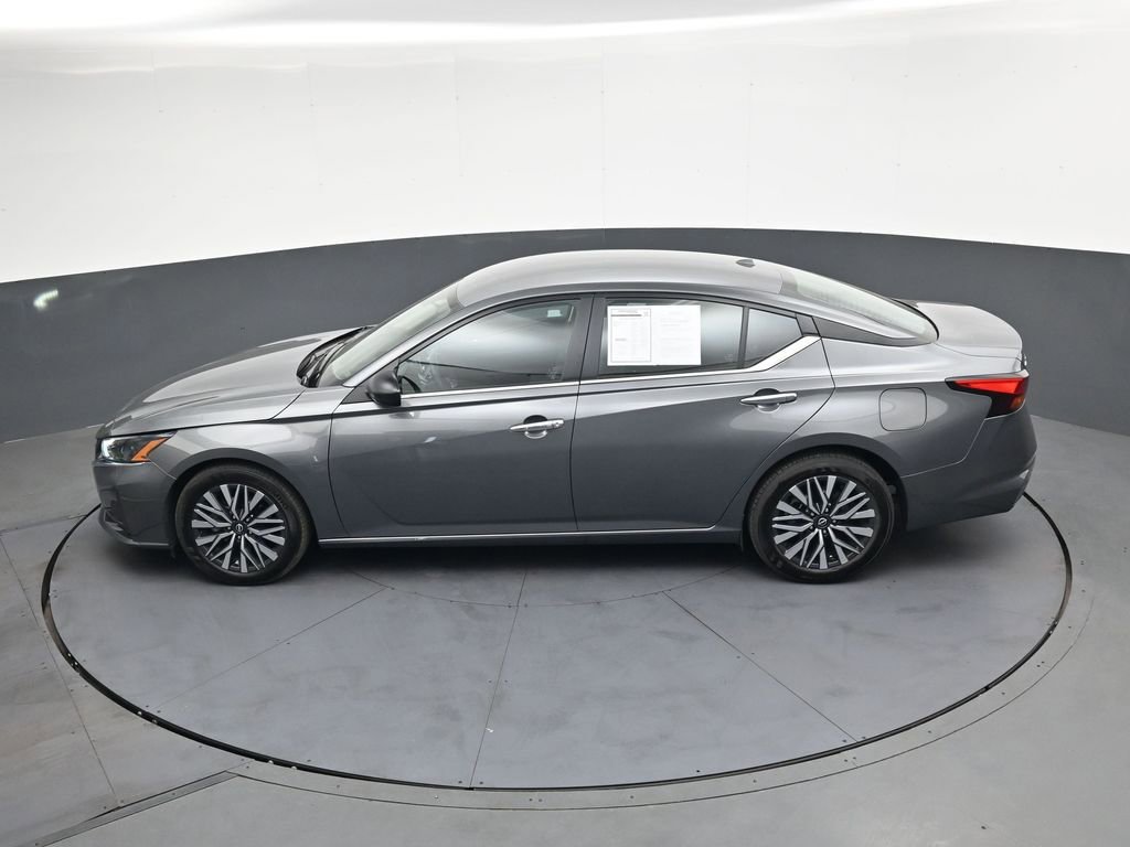 Used 2025 Nissan Altima 2.5 SV image 34
