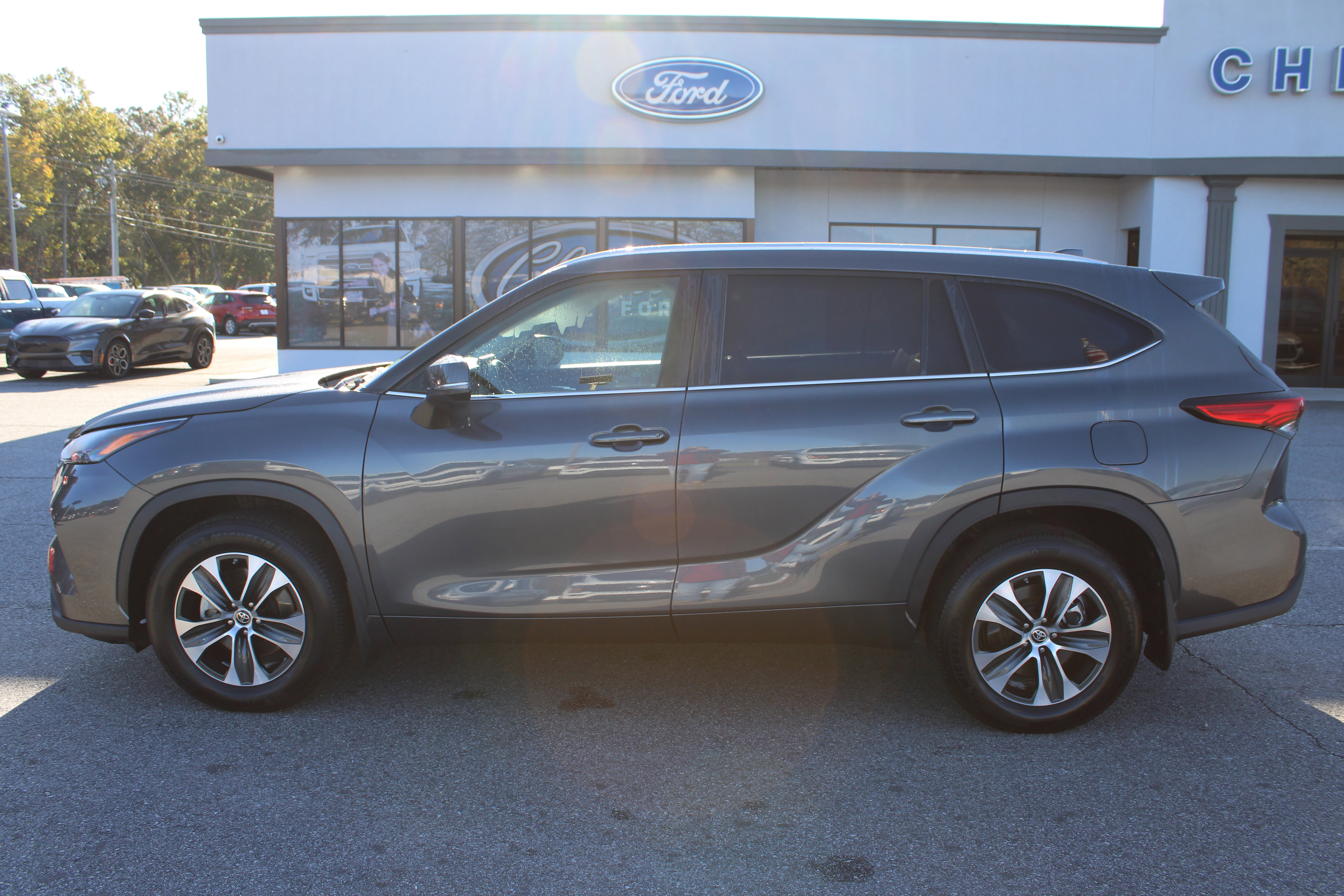 Used 2023 Toyota Highlander XLE video 1