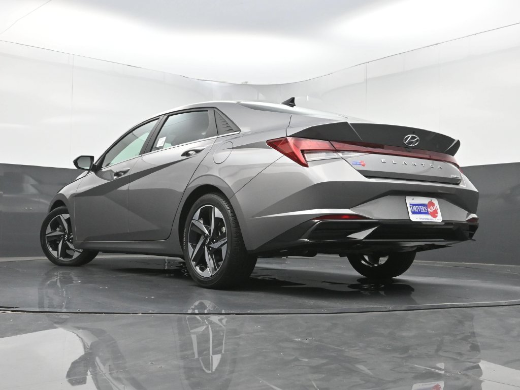 Used 2022 Hyundai Elantra Limited FWD image 29