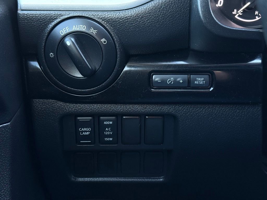 Used 2020 Nissan Titan SV w/ SV Convenience Package image 28