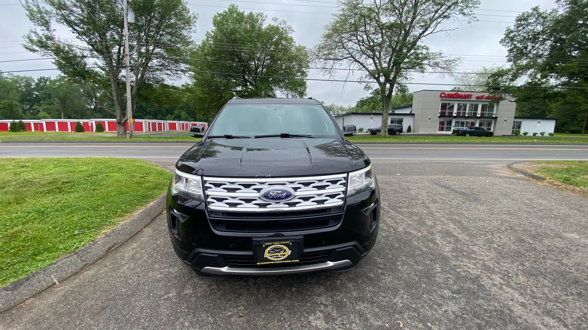 Used 2018 Ford Explorer XLT w/ Equipment Group 202A AWD/4WD image 8