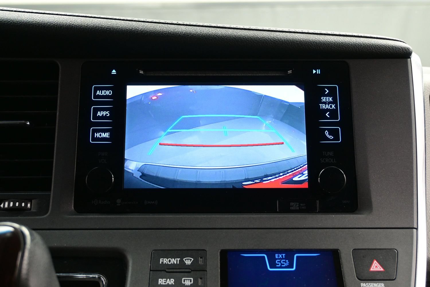 Used 2017 Toyota Sienna XLE w/ XLE Navigation Package FWD image 21