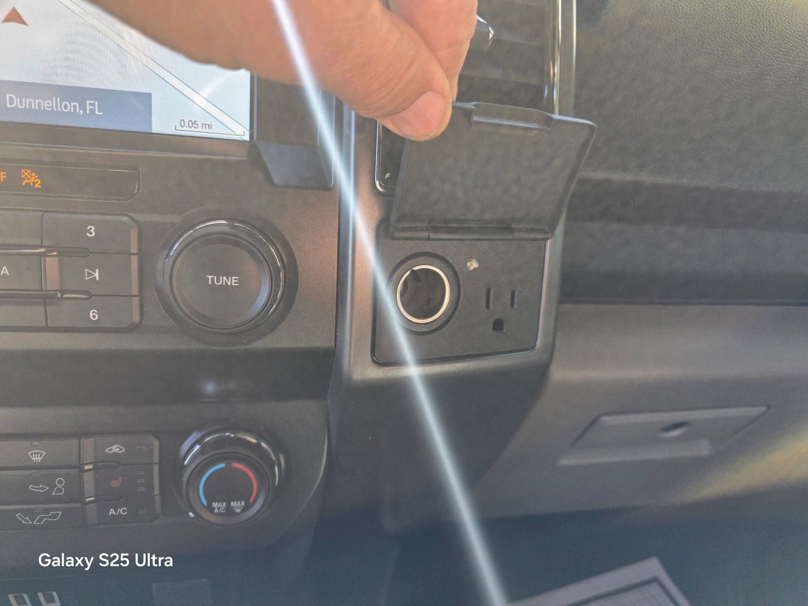 Used 2019 Ford F150 XLT w/ Equipment Group 302A Luxury AWD/4WD image 21