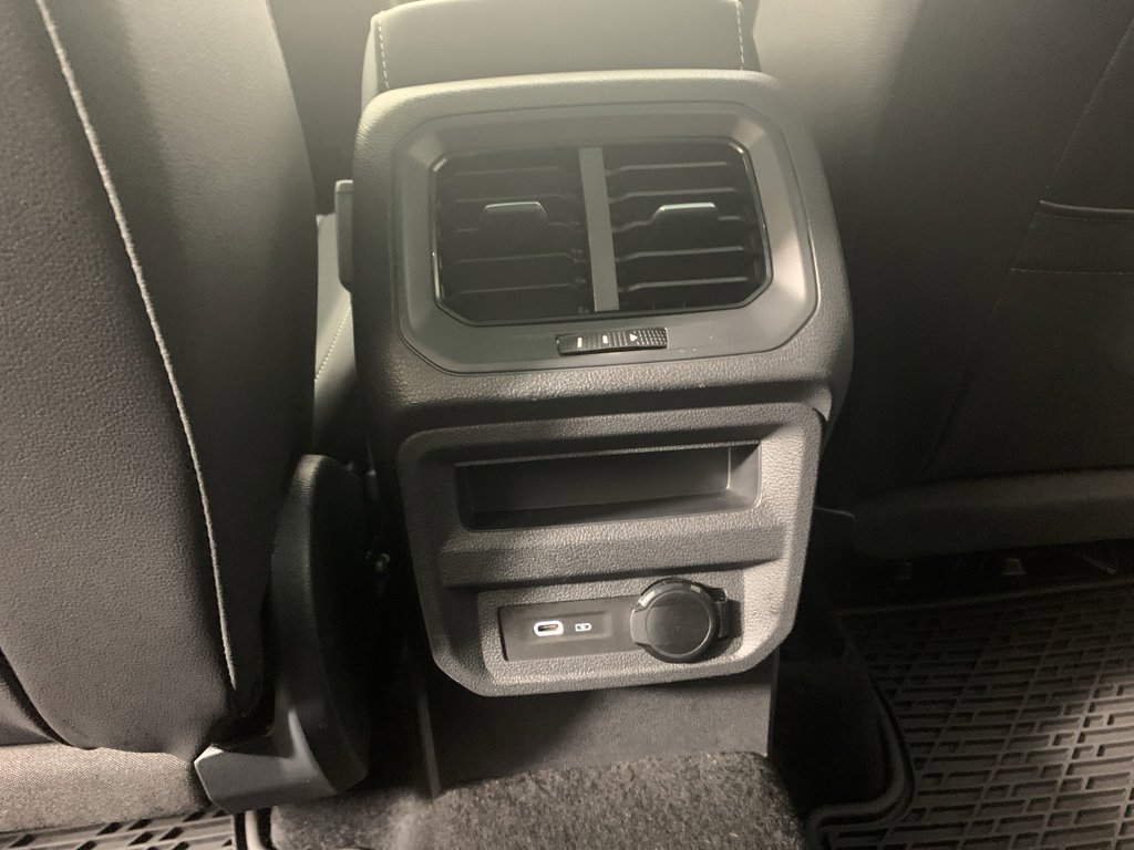 Used 2024 Volkswagen Tiguan SE R-Line image 35