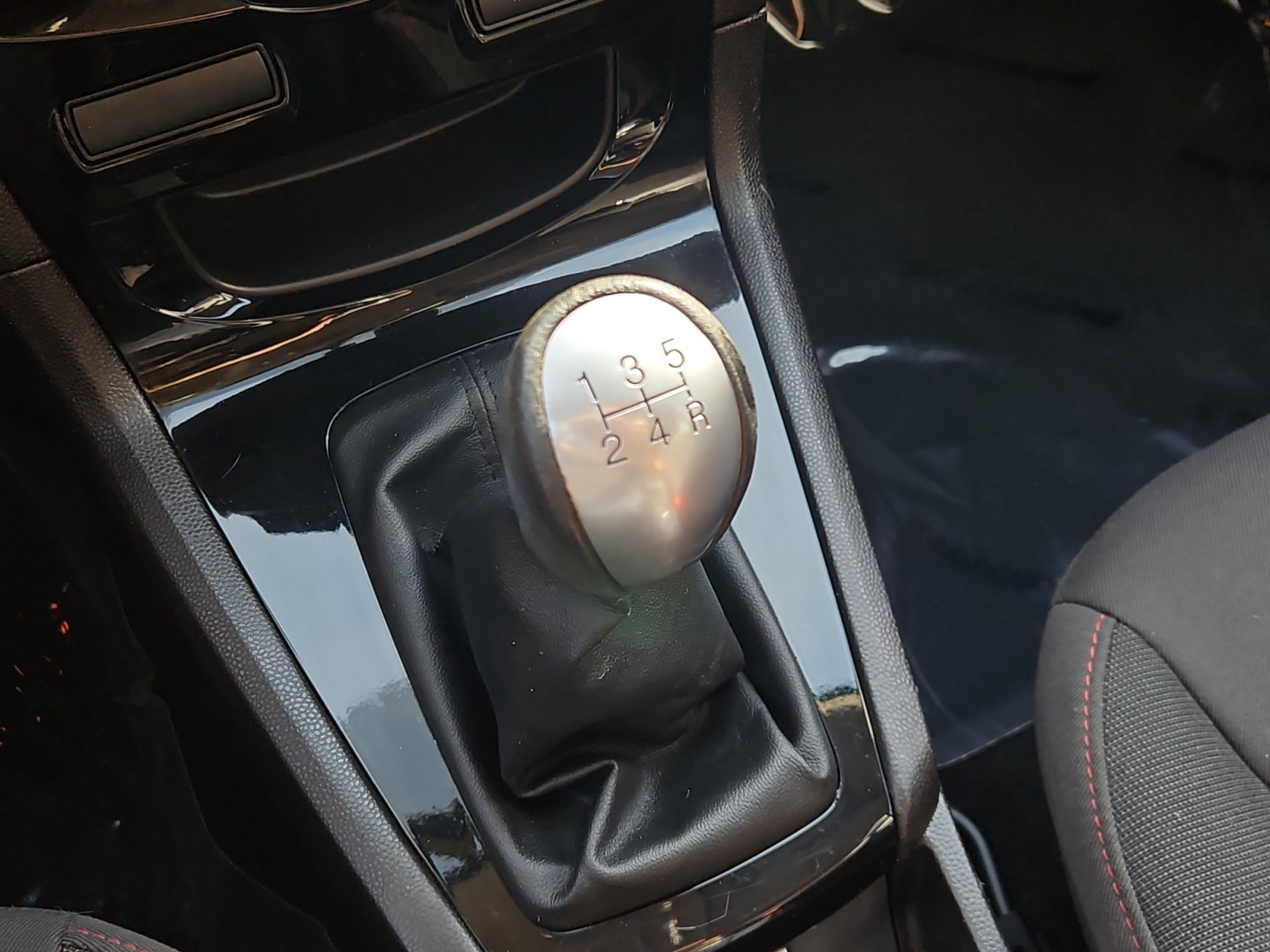 Used 2015 Ford Fiesta SE FWD image 20