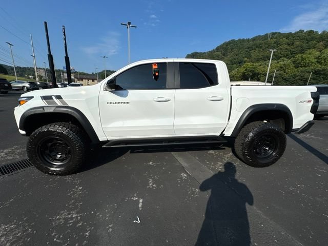 Used 2024 Chevrolet Colorado ZR2 w/ Technology Package AWD/4WD image 4