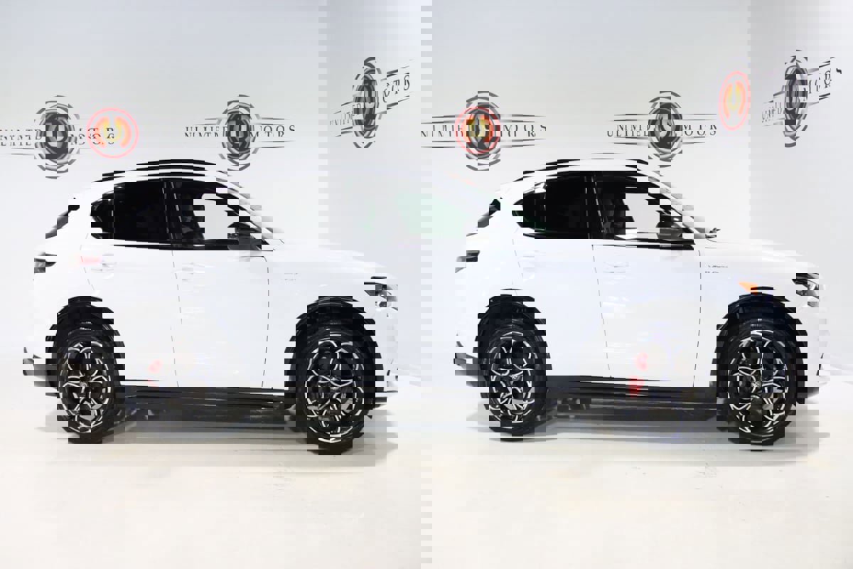 Used 2024 Alfa Romeo Stelvio Veloce image 36