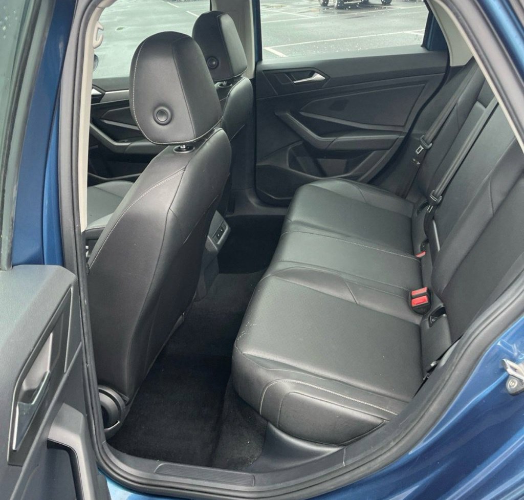 Used 2019 Volkswagen Jetta SE w/ Cold Weather Package FWD image 3
