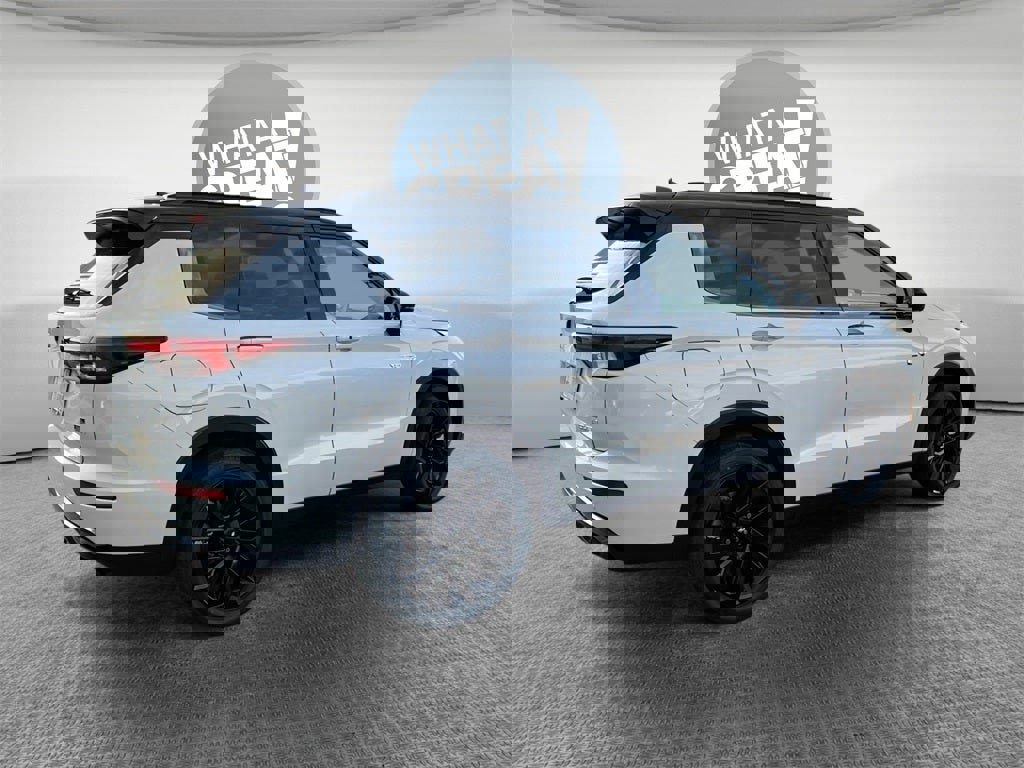 New 2025 Mitsubishi Outlander 4WD Plug-In Hybrid image 8