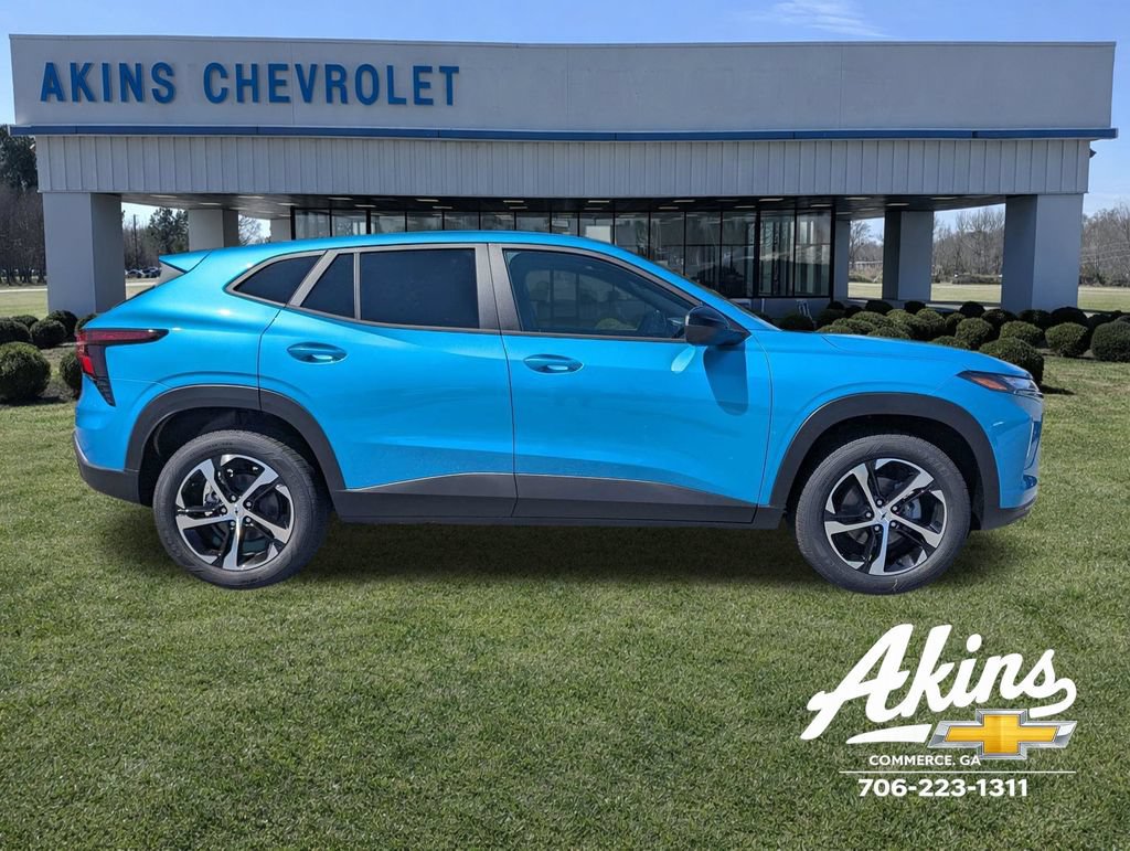 New 2026 Chevrolet Trax RS w/ Sunroof Package FWD image 3