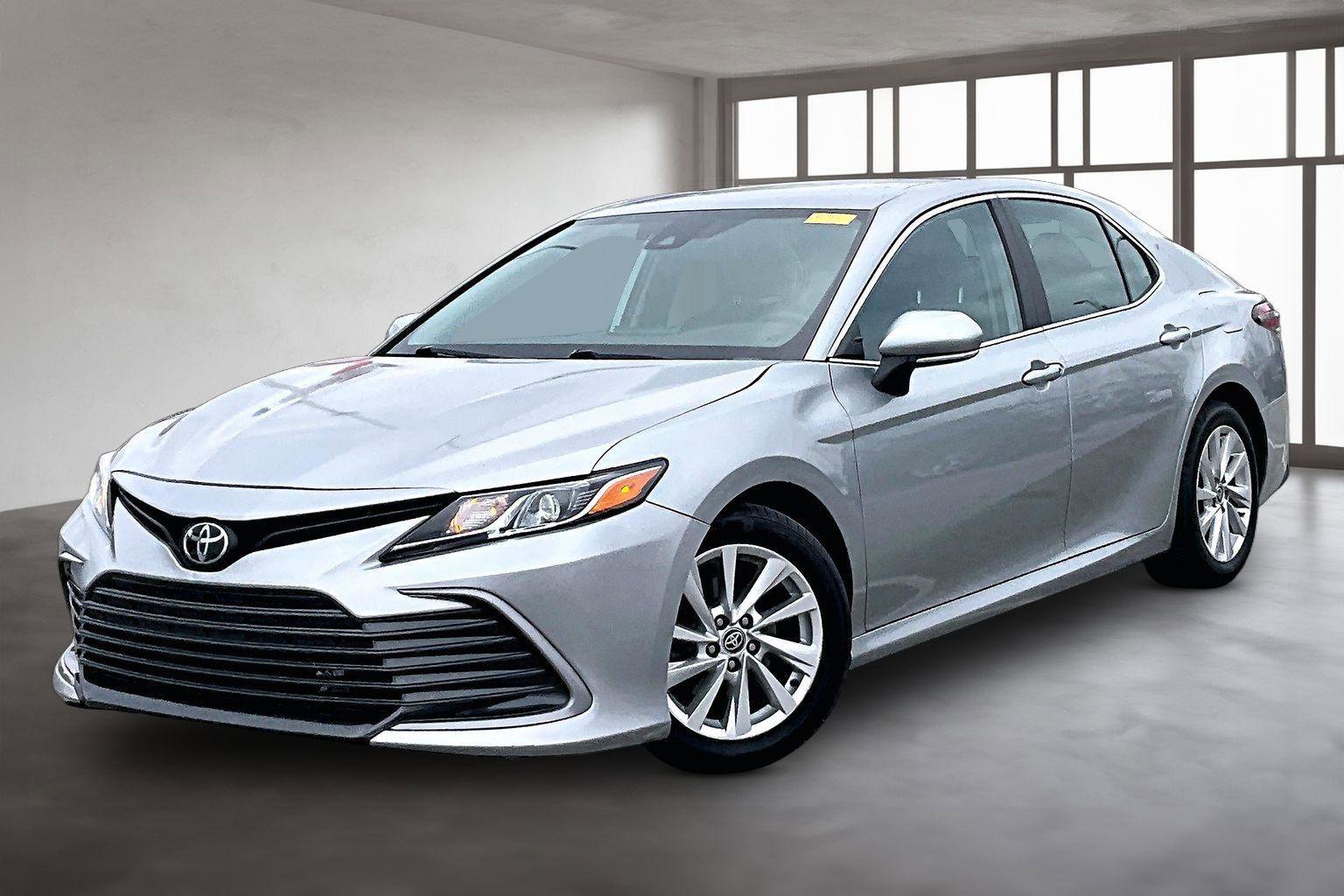 Used 2023 Toyota Camry LE image 2