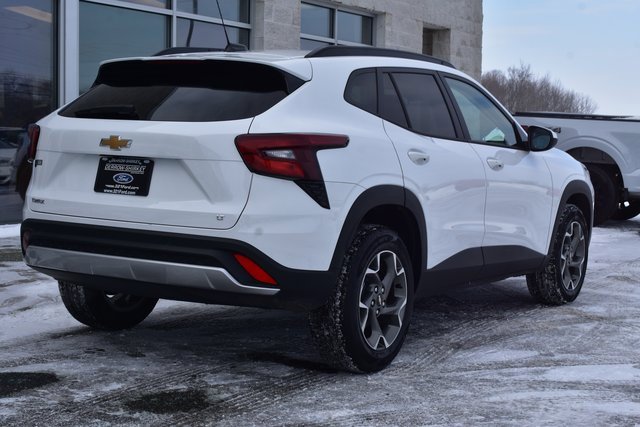 Used 2025 Chevrolet Trax LT w/ LT Convenience Package image 11