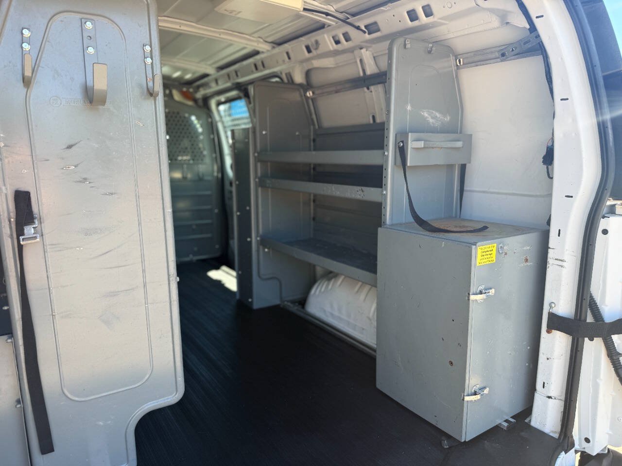 Used 2014 Chevrolet Express 2500 RWD image 16