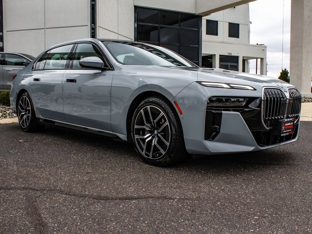 Used 2025 BMW 740i xDrive image 3