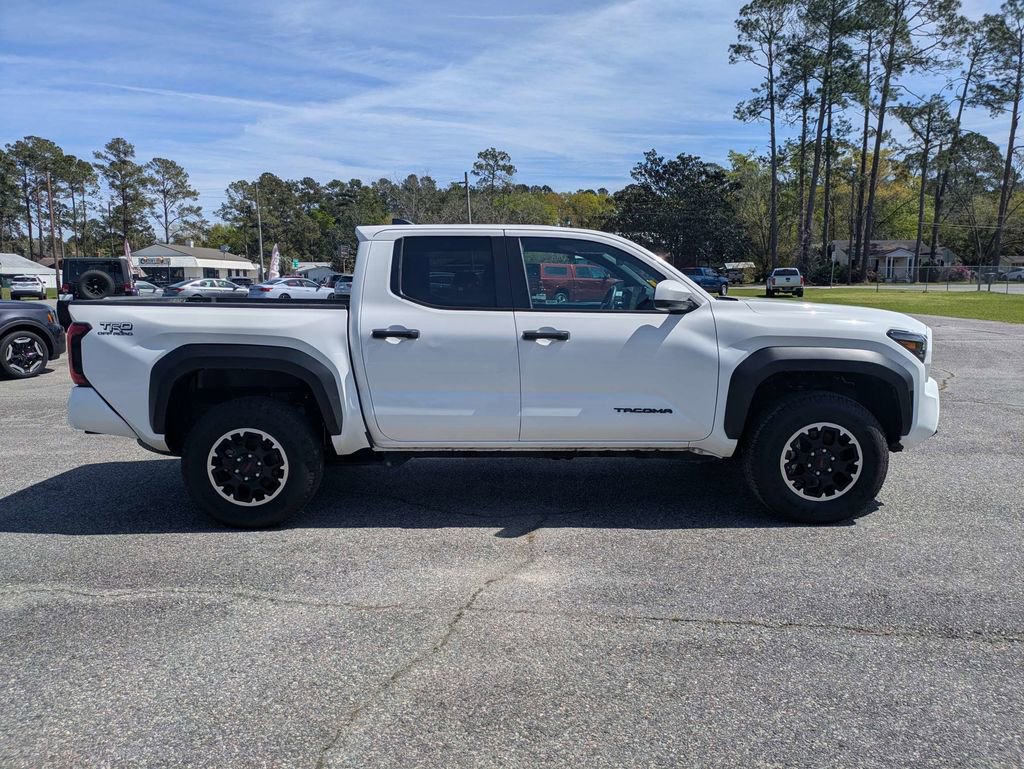 Used 2025 Toyota Tacoma TRD Off-Road image 3
