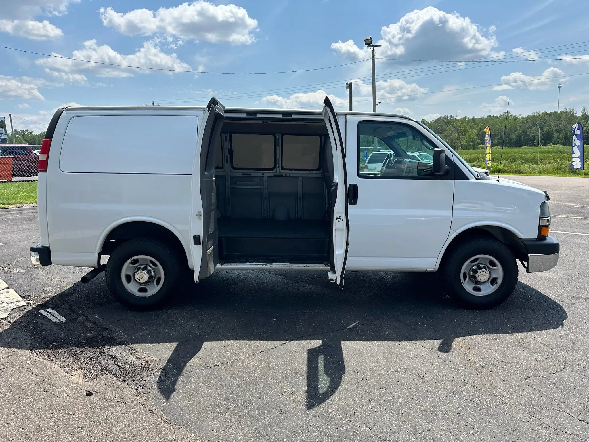 Used 2015 Chevrolet Express 2500 LT w/ LT Preferred Equipment Group RWD image 5