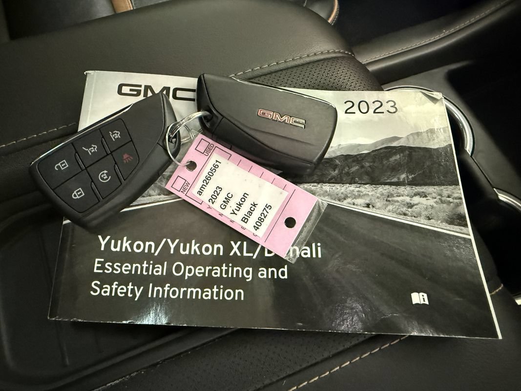Used 2023 GMC Yukon AT4 w/ Technology Package AWD/4WD image 20