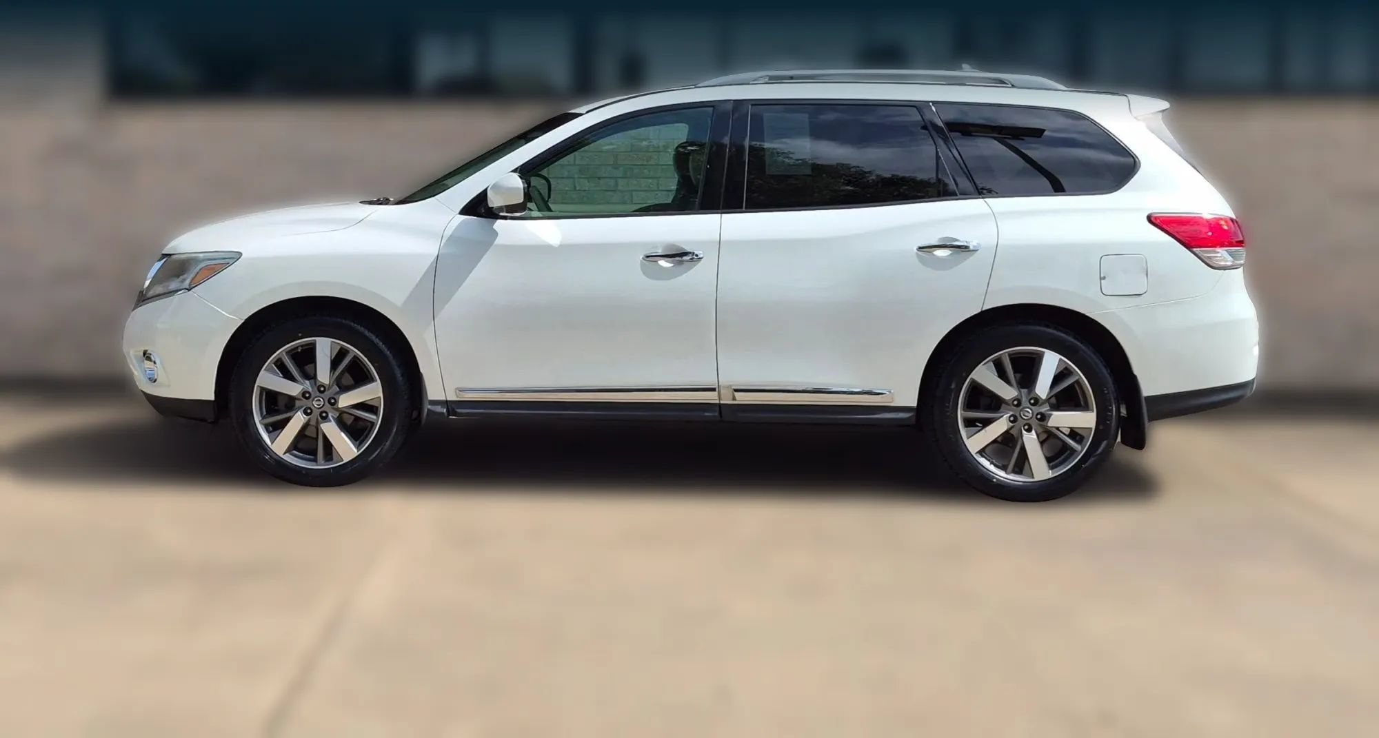Used 2014 Nissan Pathfinder Platinum w/ Platinum Premium Package FWD image 14