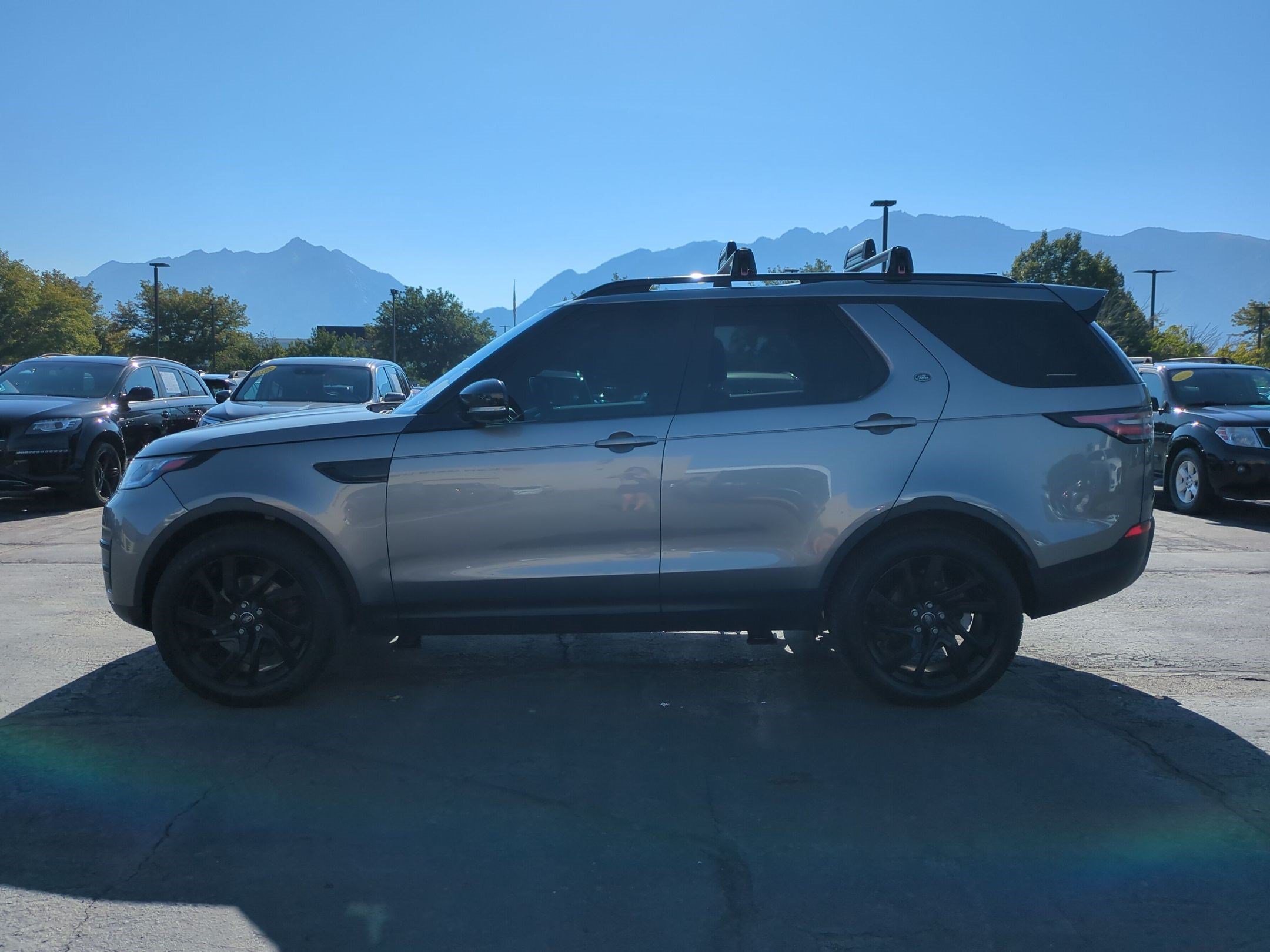 Used 2018 Land Rover Discovery HSE AWD/4WD image 9