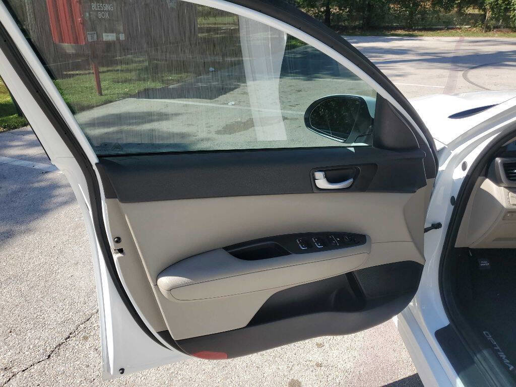 Used 2018 Kia Optima LX w/ Convenience Package image 4