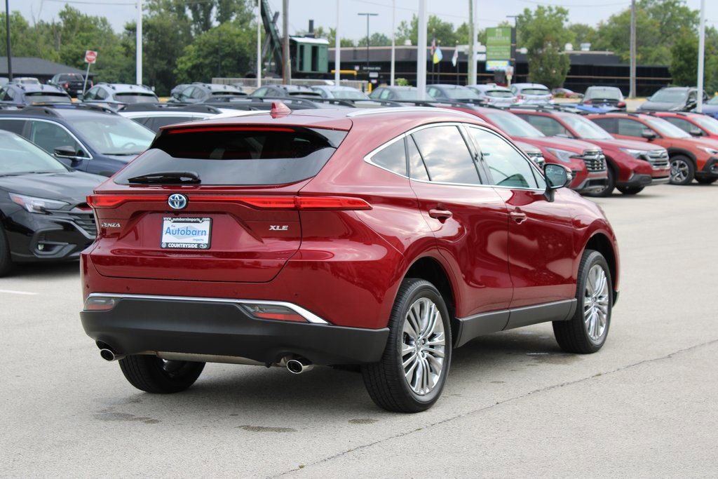 Used 2024 Toyota Venza XLE AWD/4WD image 5