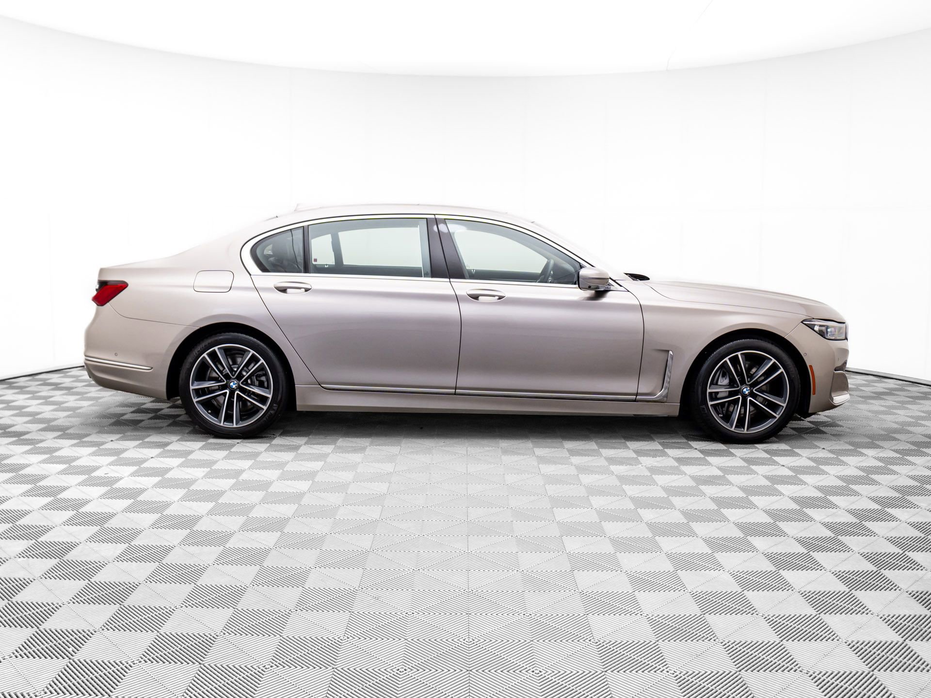 Certified 2022 BMW 750i xDrive w/ Executive Package image 6