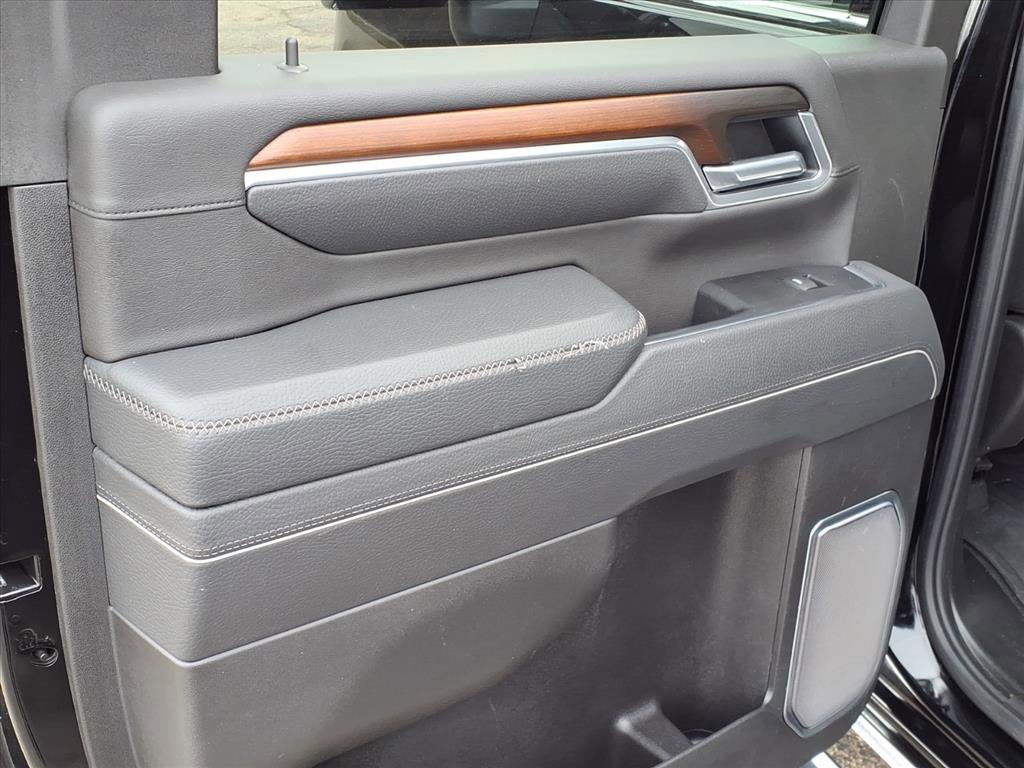 Used 2025 GMC Sierra 3500 Denali w/ Denali Reserve Package image 25