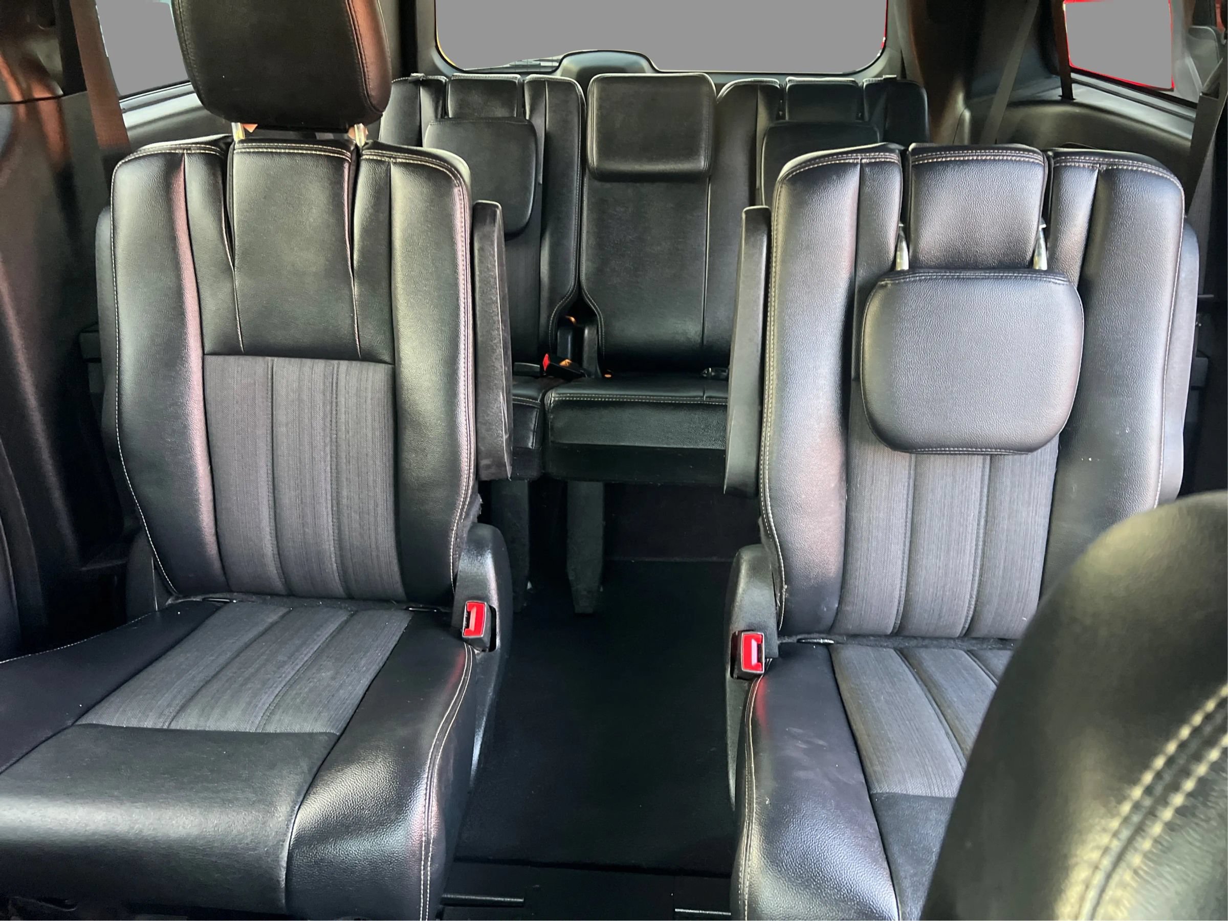 Used 2014 Chrysler Town & Country S FWD image 16