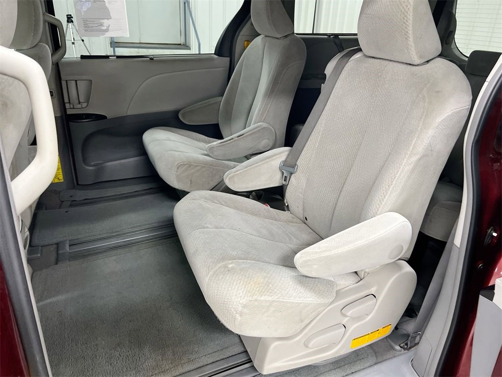 Used 2011 Toyota Sienna LE image 22