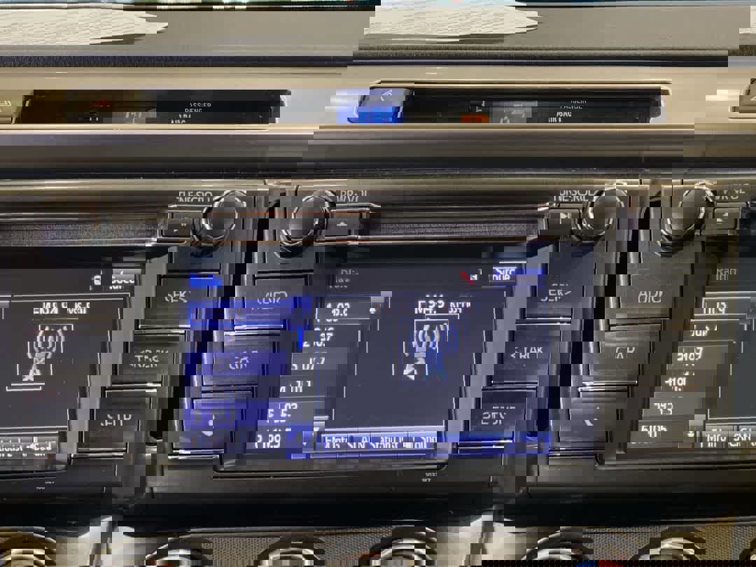 Used 2015 Toyota RAV4 LE image 19