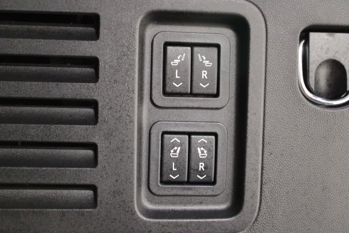 Used 2024 Chevrolet Traverse RS image 17